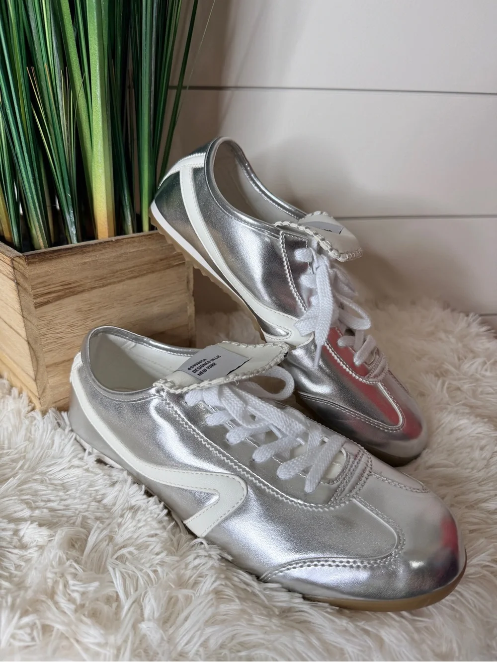Steve Madden Jaiden Faux Leather Metallic Grip Sole Sneakers Silver Size 10M